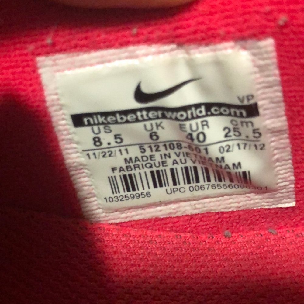 nike shoes - Picture 3 of 3